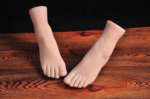 Paio piedi femminili - 1,